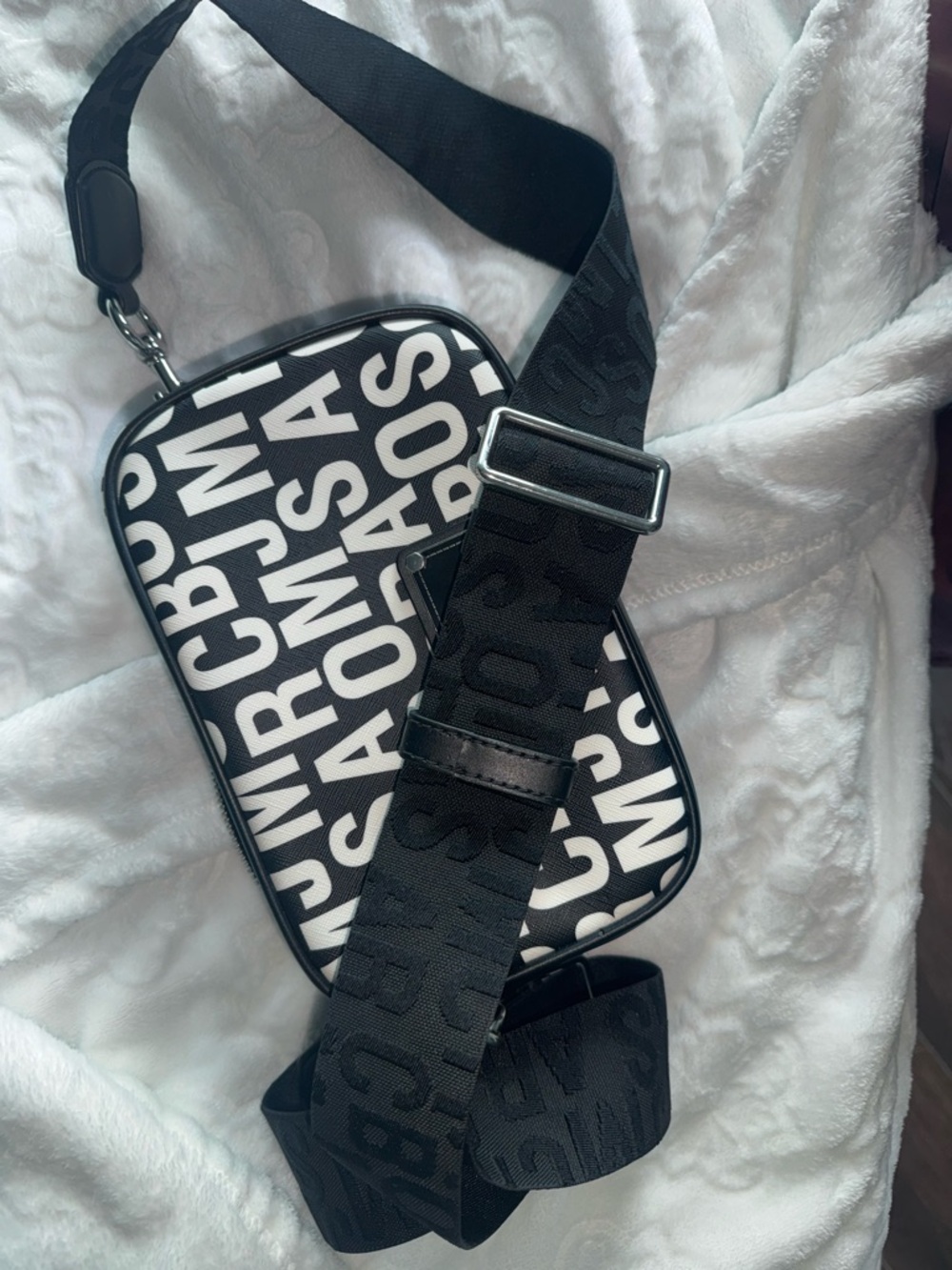 Marc Jacobs Black and White Logo Crossbody Bag - Picture 6 of 6